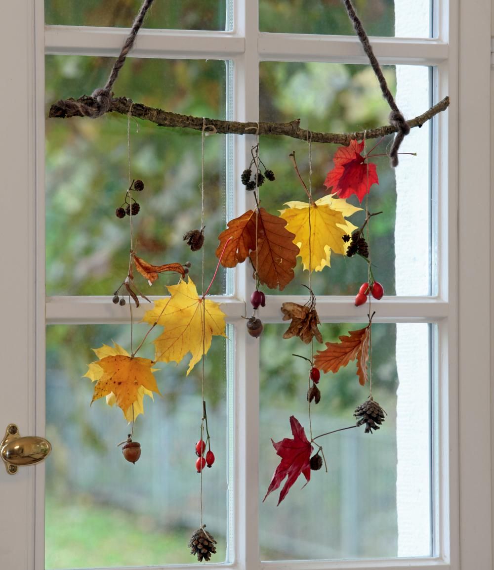 Осенний декор на окна в детском саду