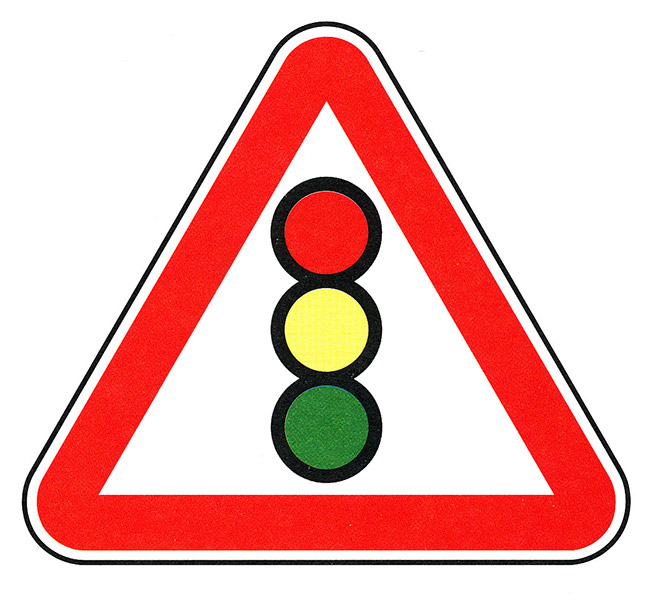Знак светофор на желтом фоне